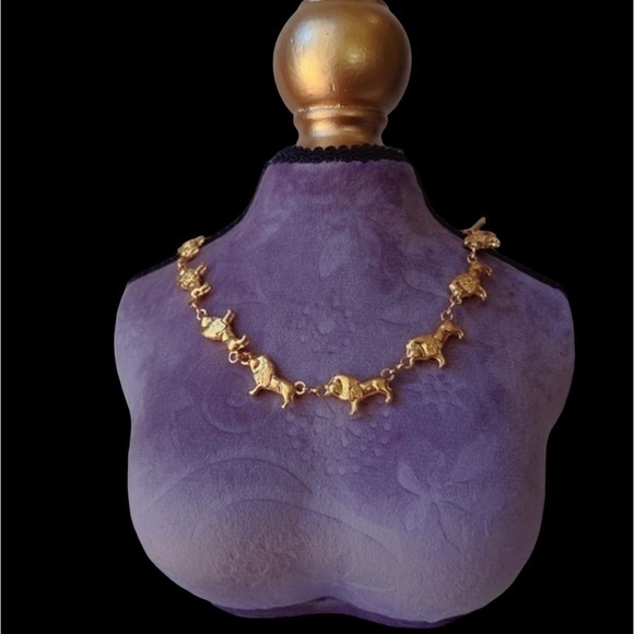 Jewelry - 18K GP lion 🦁 Vintage Necklace